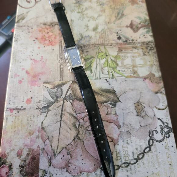 Vintage Watches Anne Klein II 10/4543 Quartz Silver Rectangular Dial Watch - Picture 7 of 10